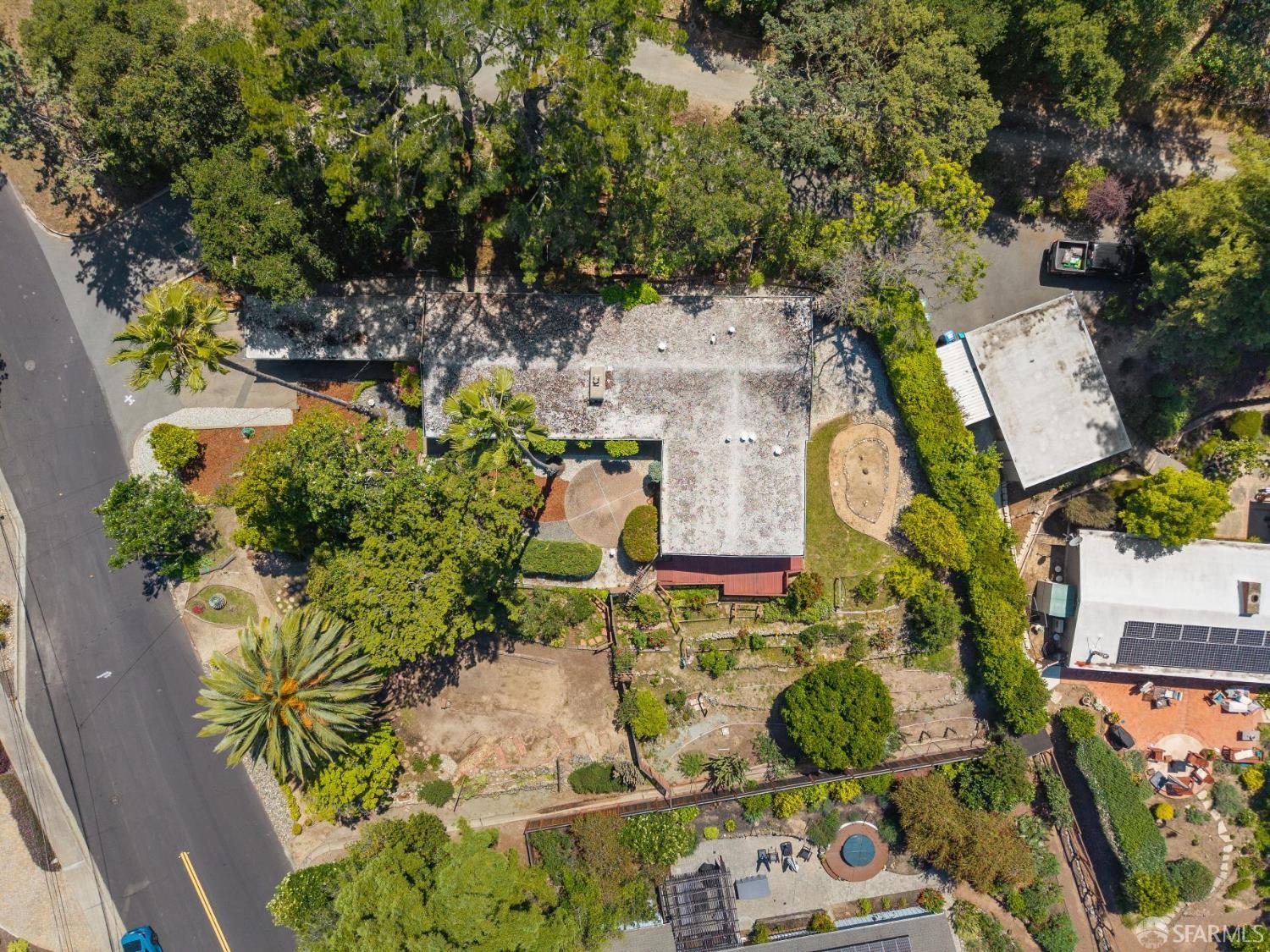 411 Las Lomas Way