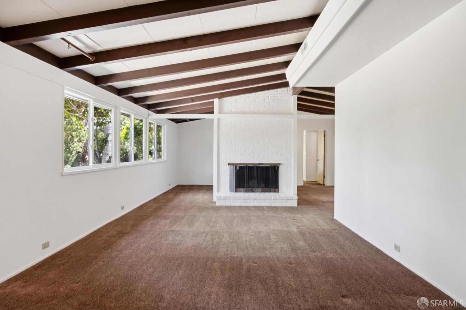 411 Las Lomas Way