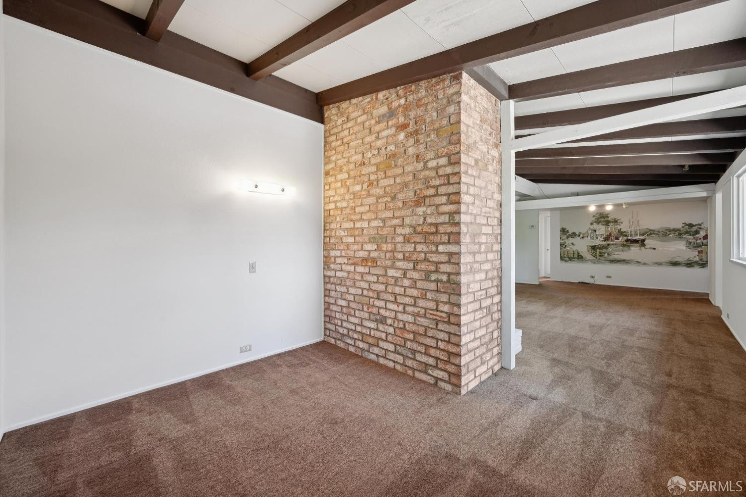 411 Las Lomas Way