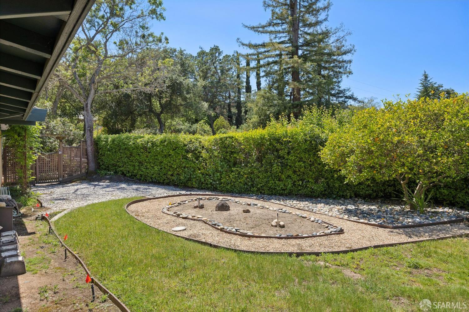 411 Las Lomas Way