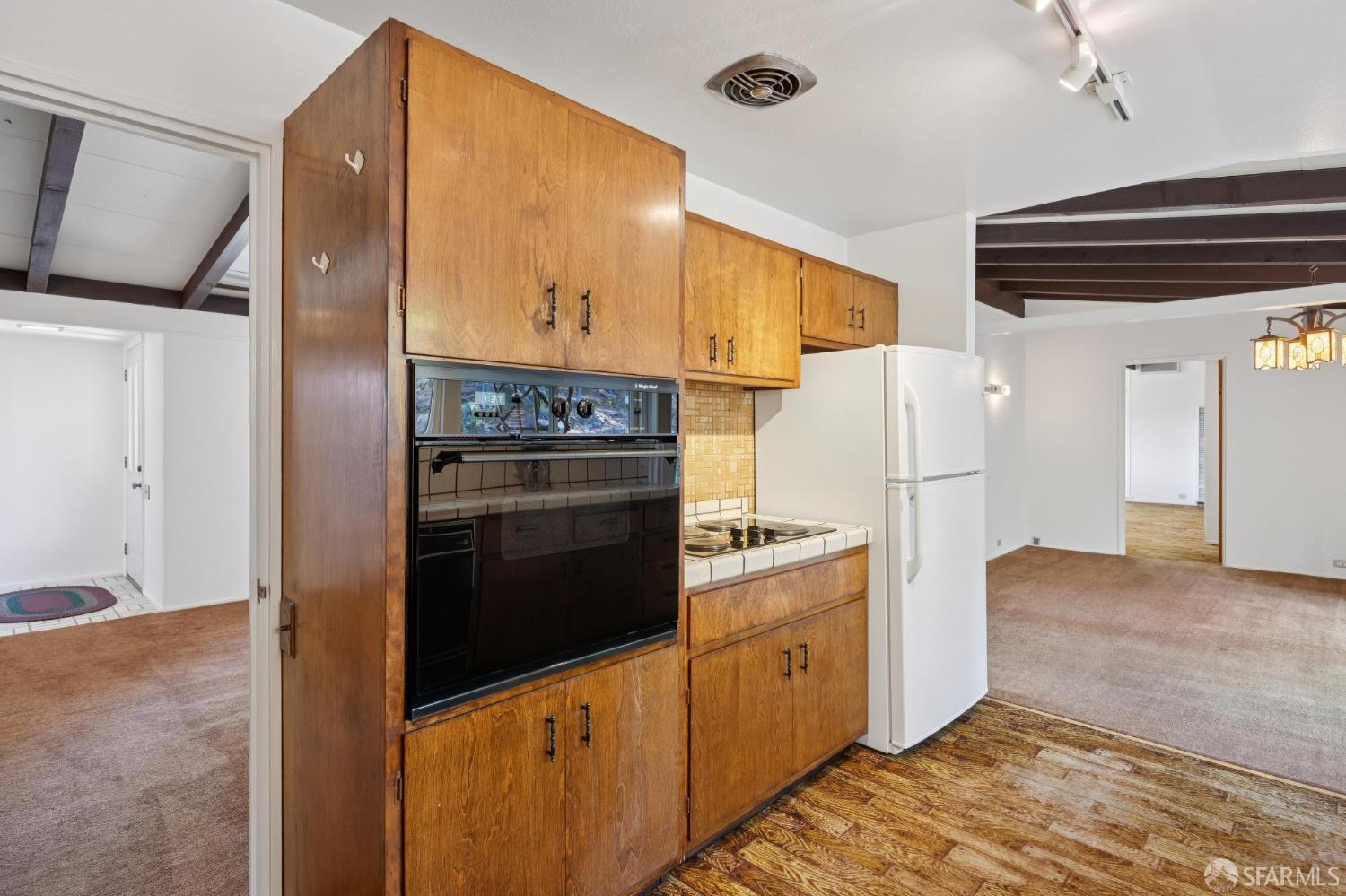 411 Las Lomas Way