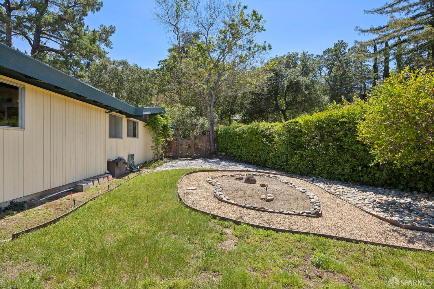 411 Las Lomas Way