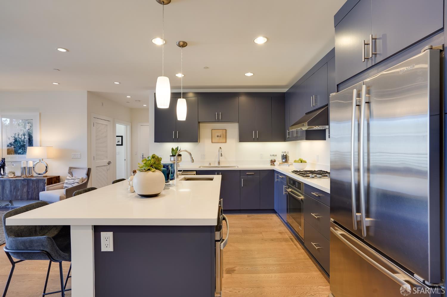 736 Valencia Street # 402