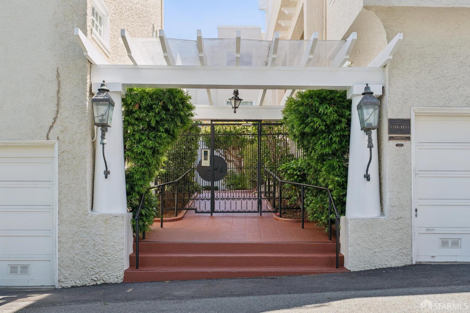 1127 Greenwich Street