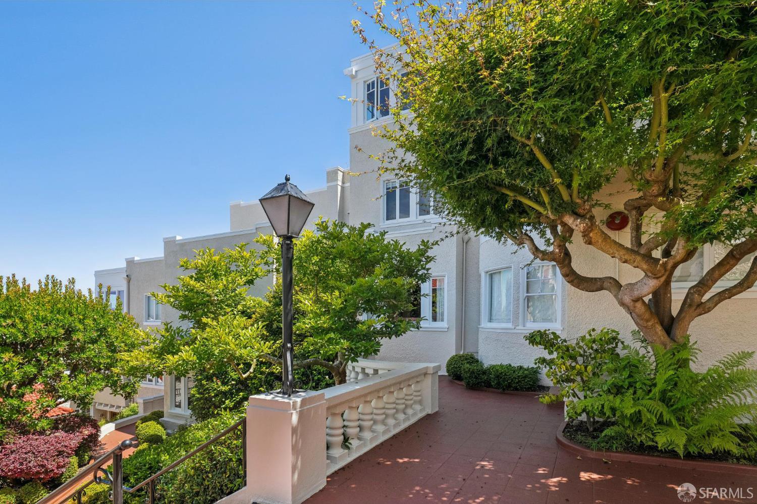 1127 Greenwich Street