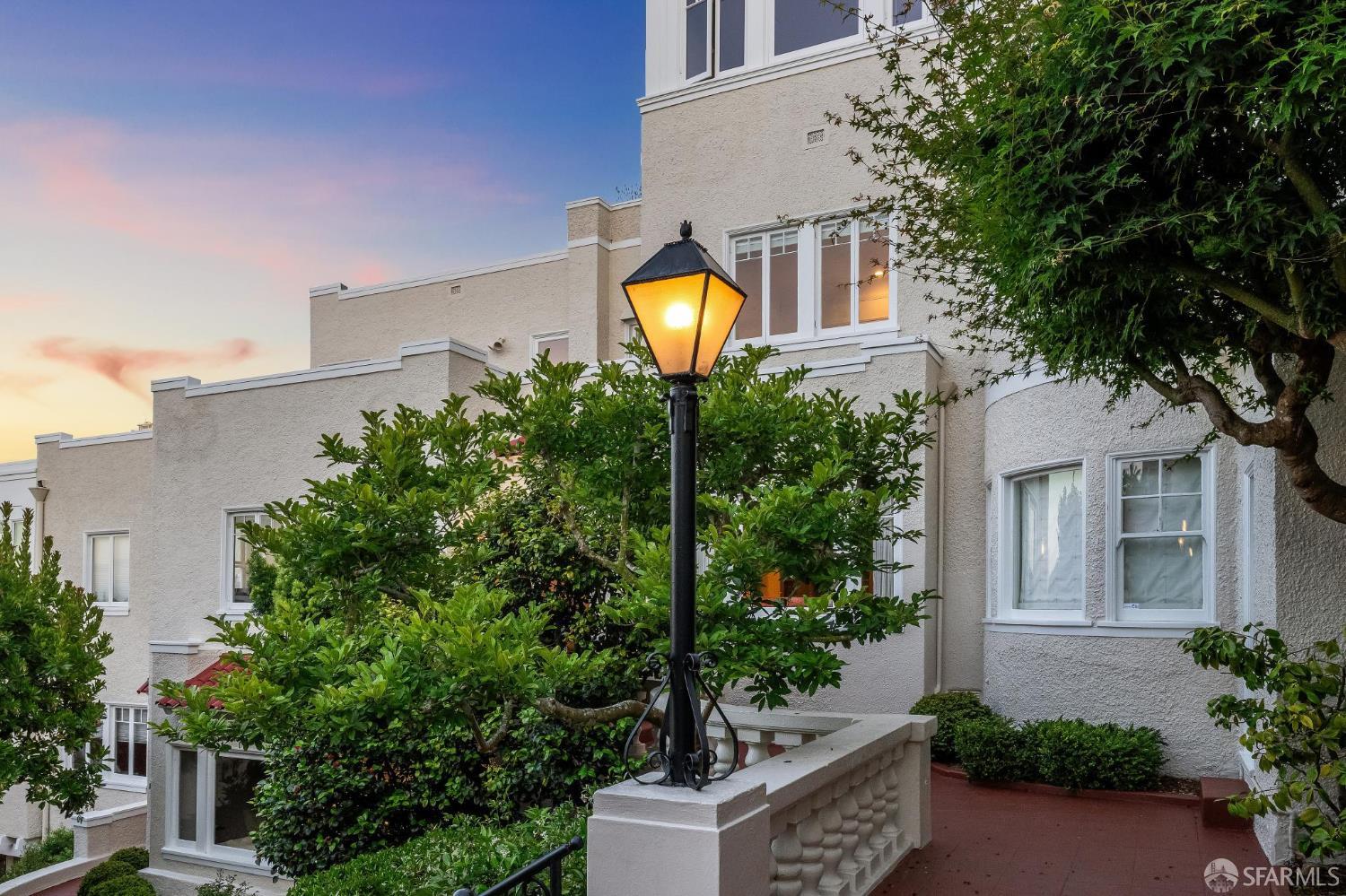 1127 Greenwich Street