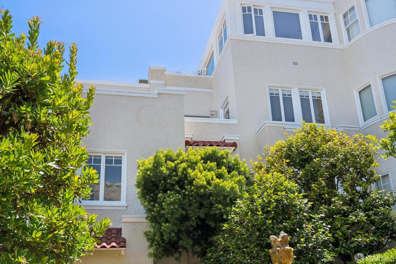 1127 Greenwich Street