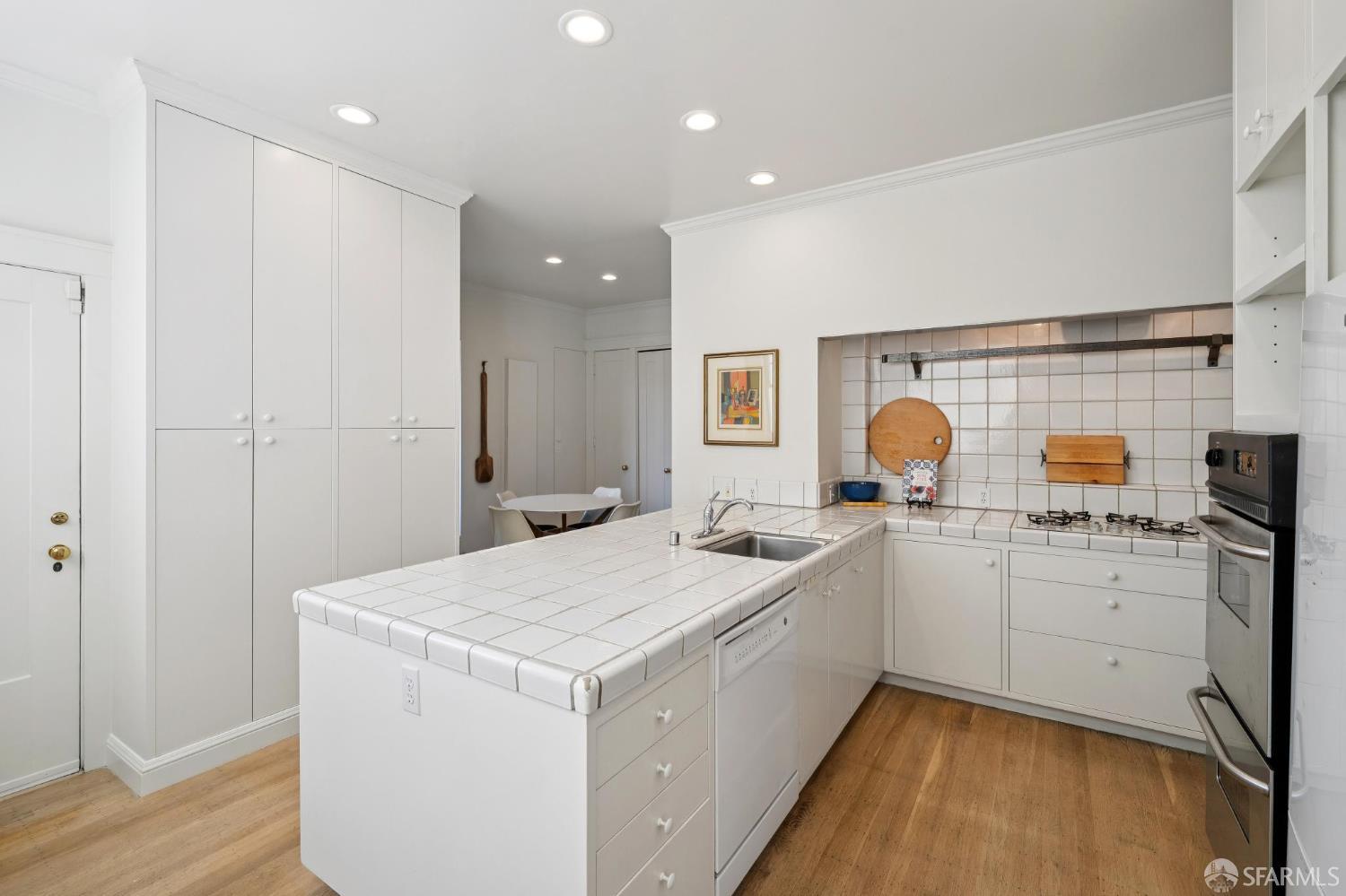1127 Greenwich Street