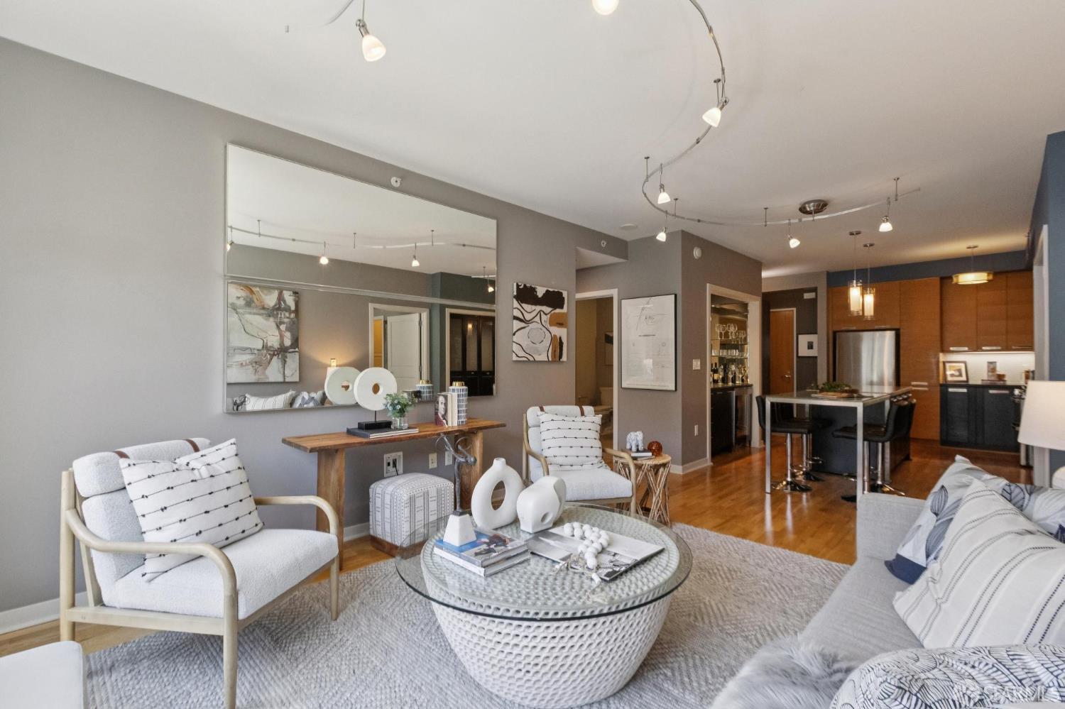 170 King Street # 828