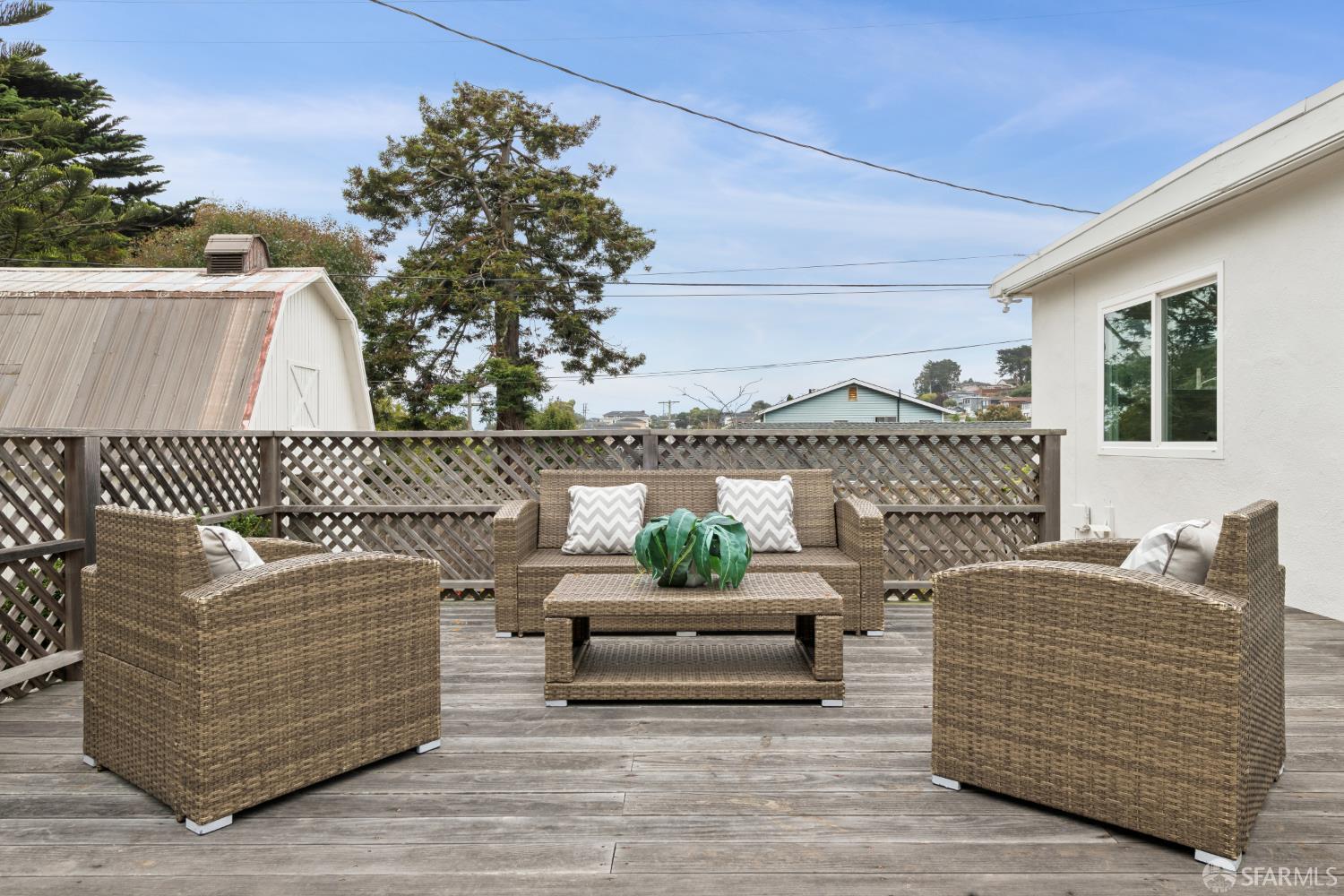 212 Lomitas Avenue