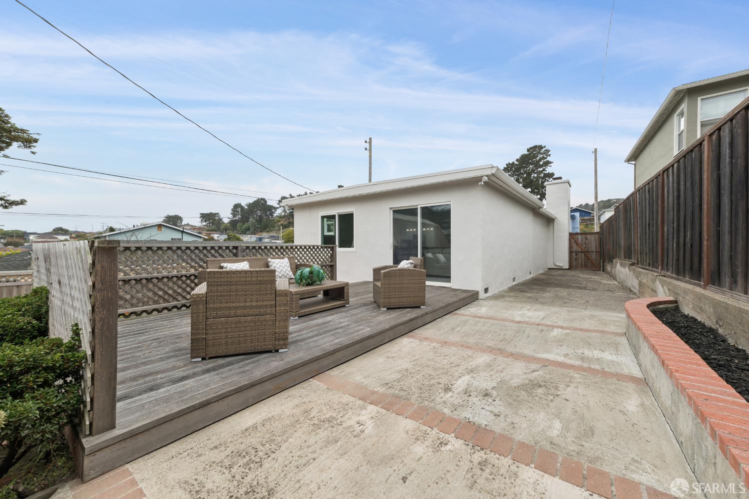 212 Lomitas Avenue