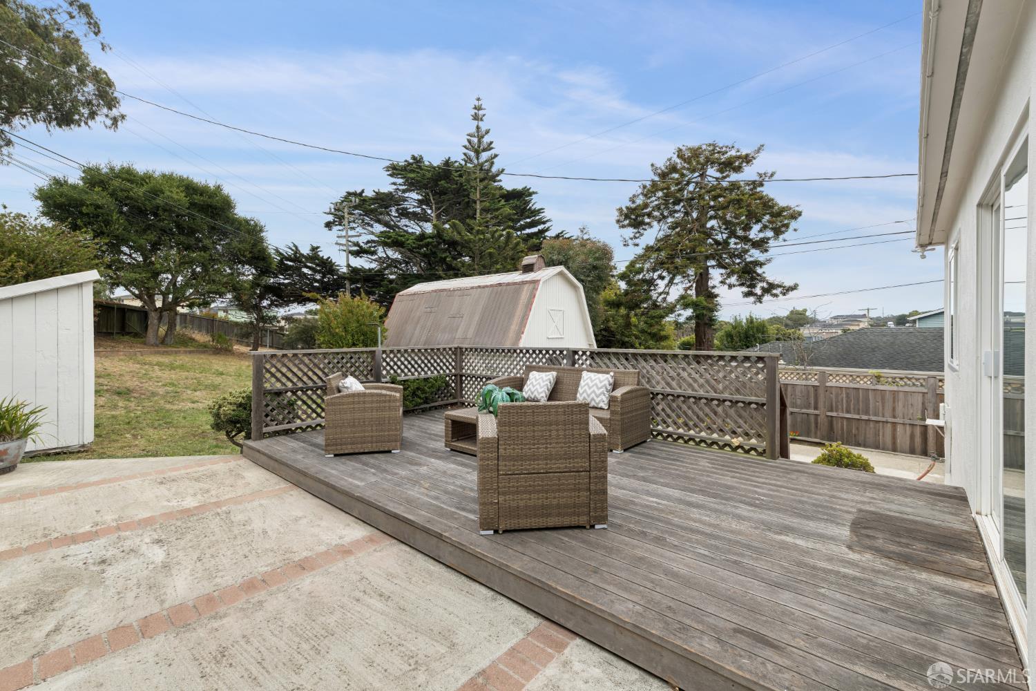 212 Lomitas Avenue
