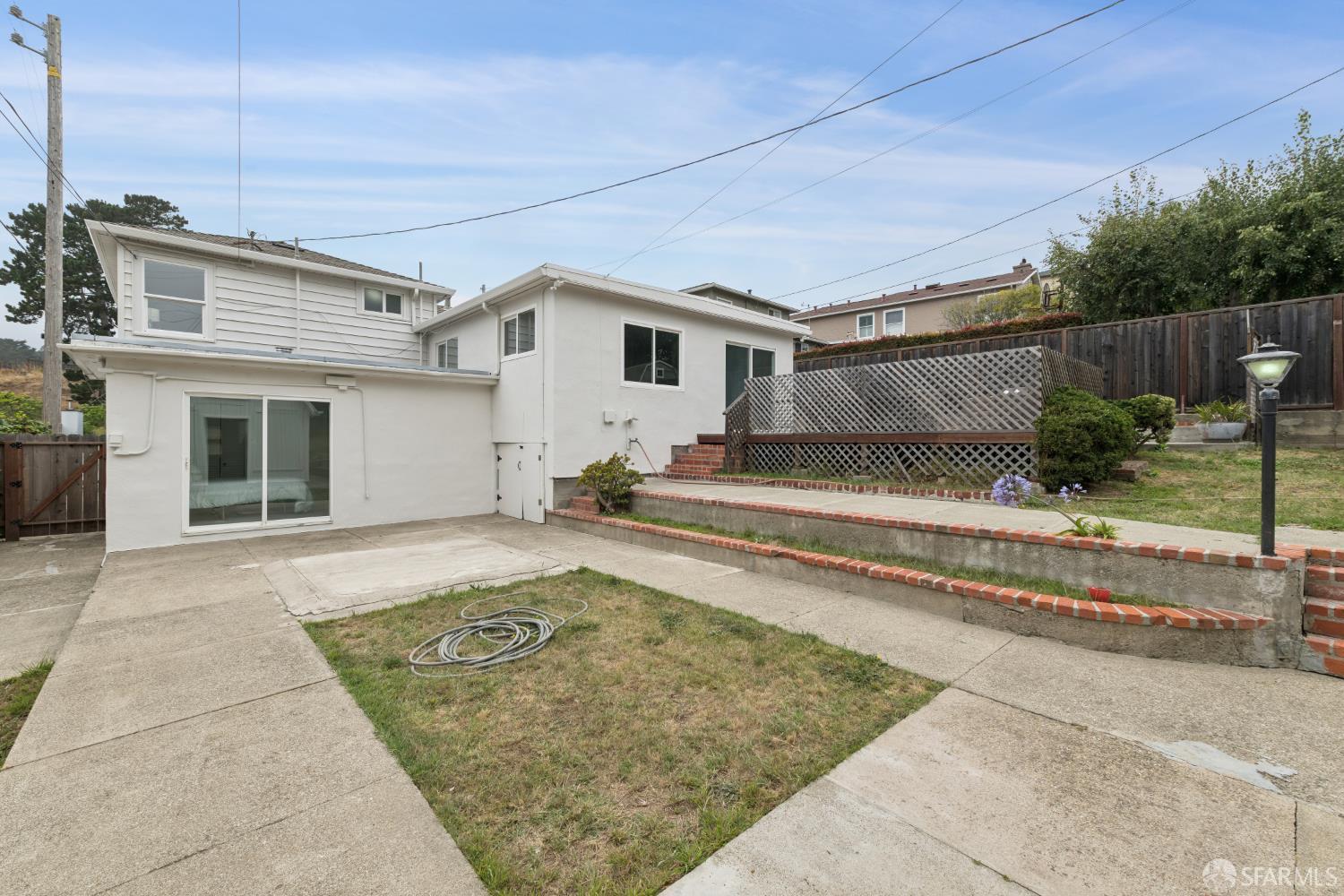 212 Lomitas Avenue