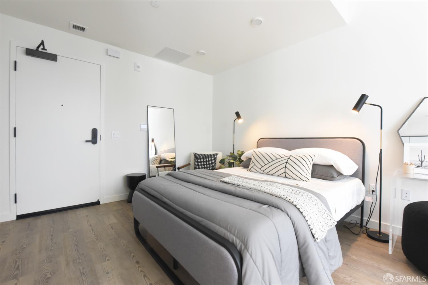 395 6th Street Unit: ST1