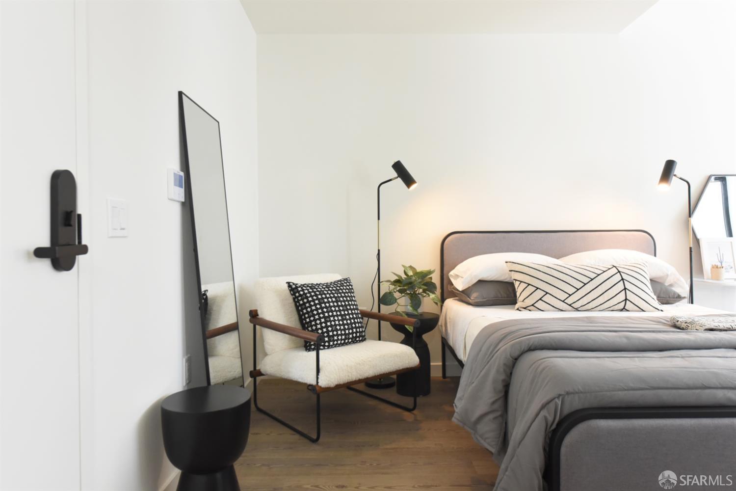 395 6th Street Unit: ST1