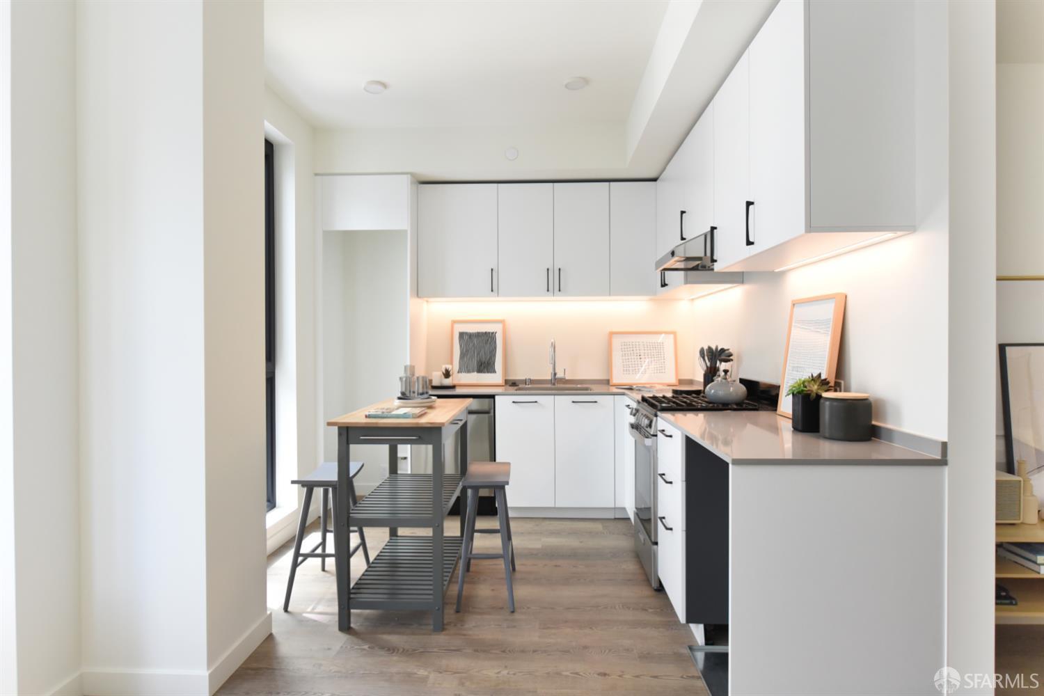 395 6th Street Unit: ST1