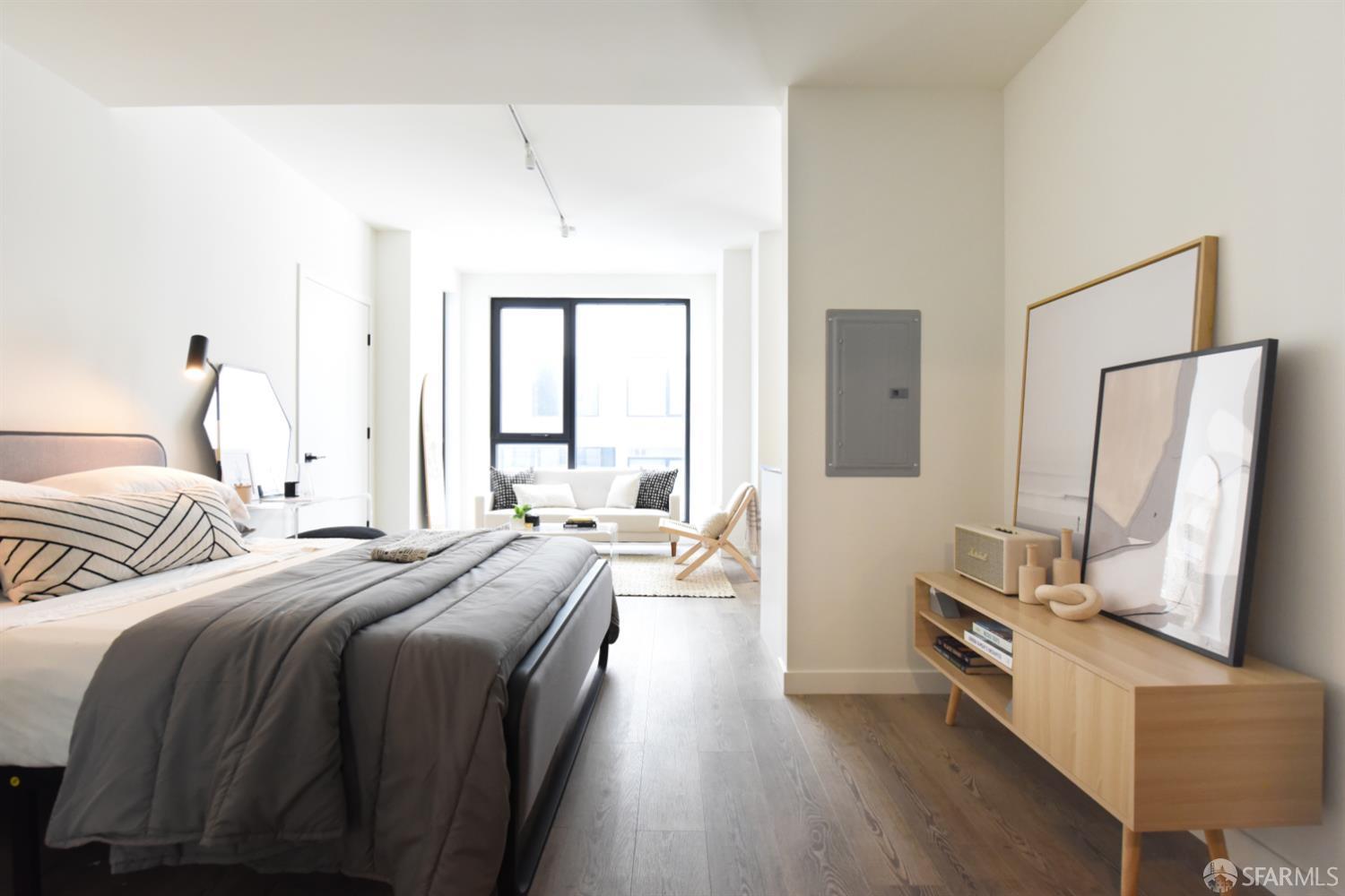 395 6th Street Unit: ST1