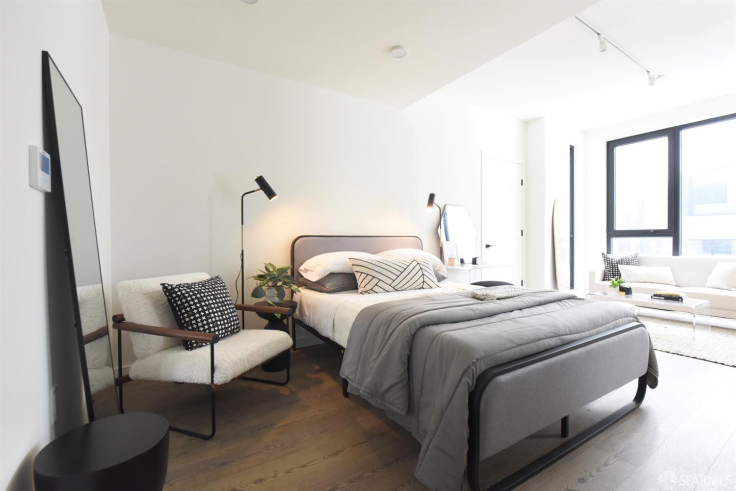 395 6th Street Unit: ST1