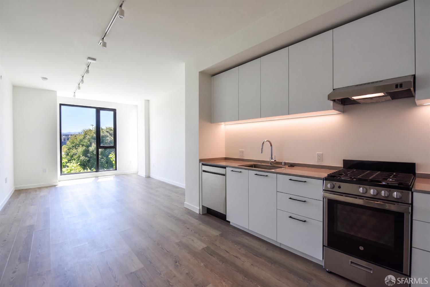 395 6th Street Unit: BE9