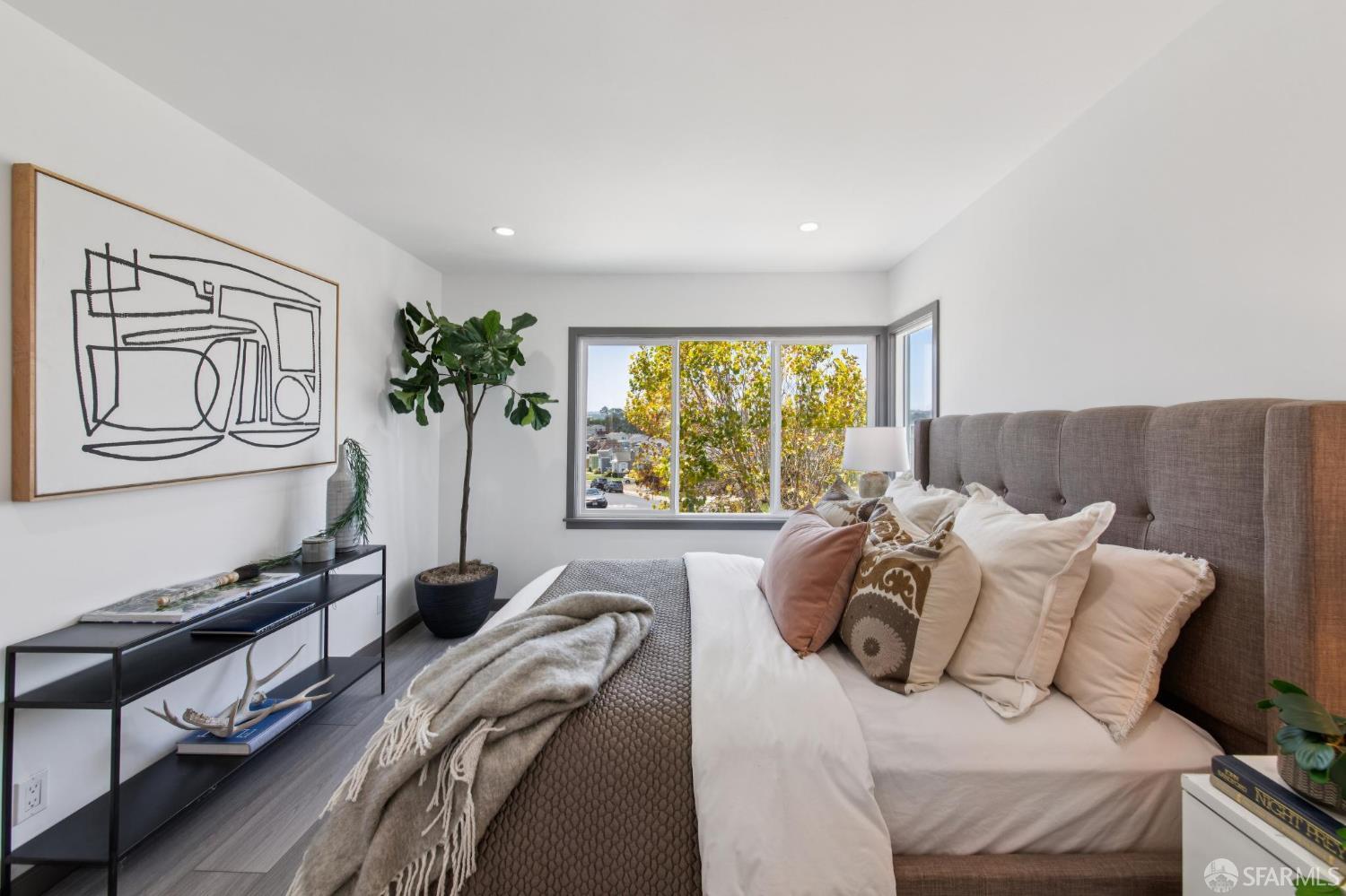 98 Wilshire Avenue