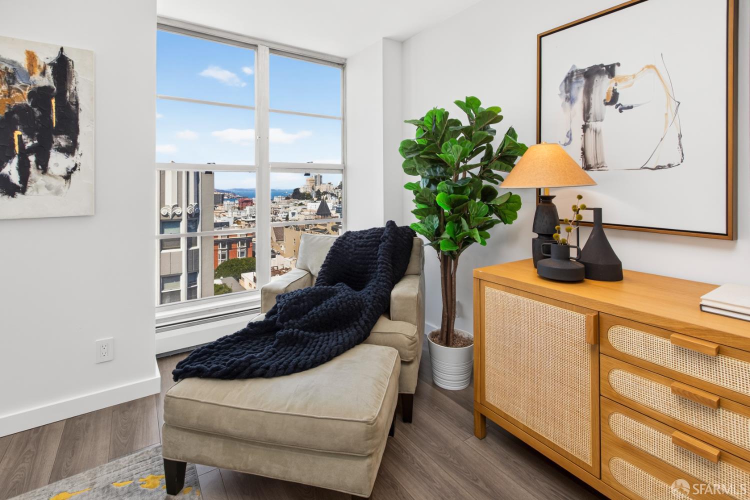 2040 Franklin Street # 1004