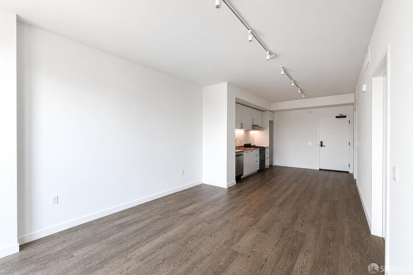 395 6th Street Unit: BE8