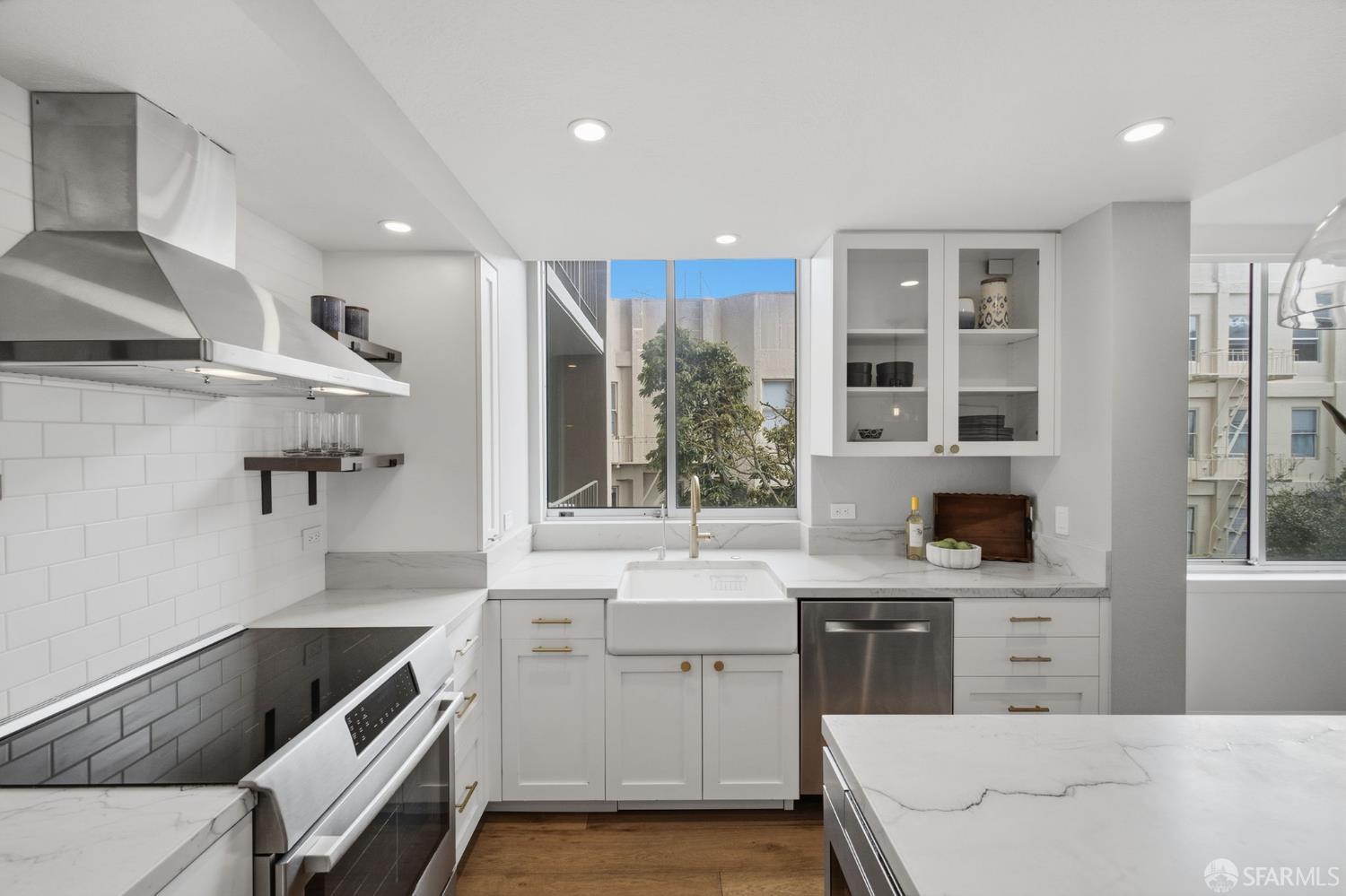 1835 Franklin Street # 402