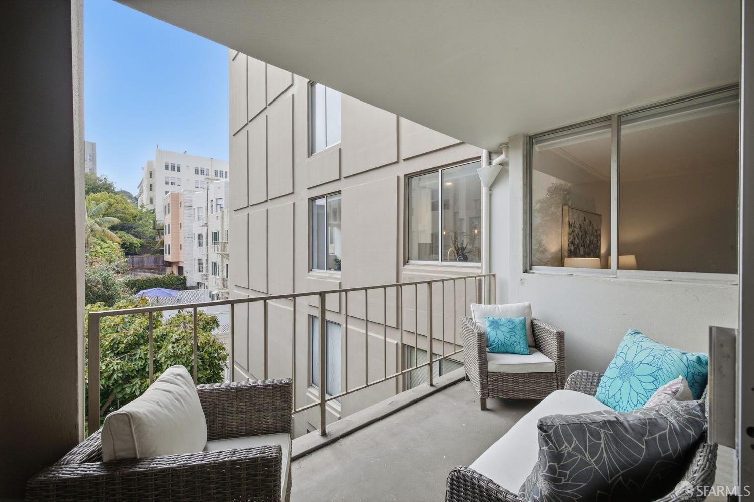 1835 Franklin Street # 402