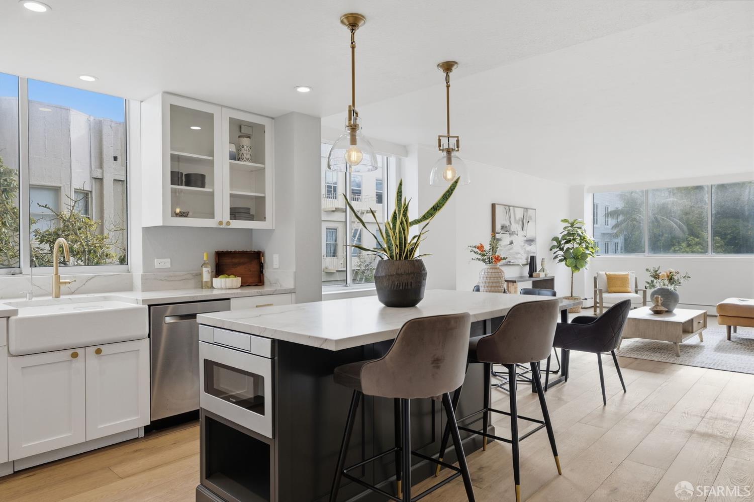 1835 Franklin Street # 402