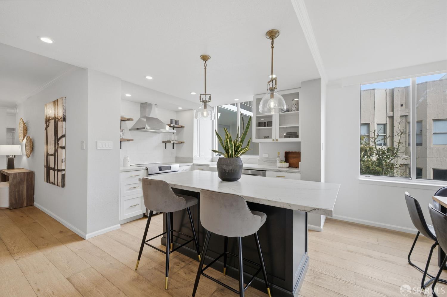 1835 Franklin Street # 402
