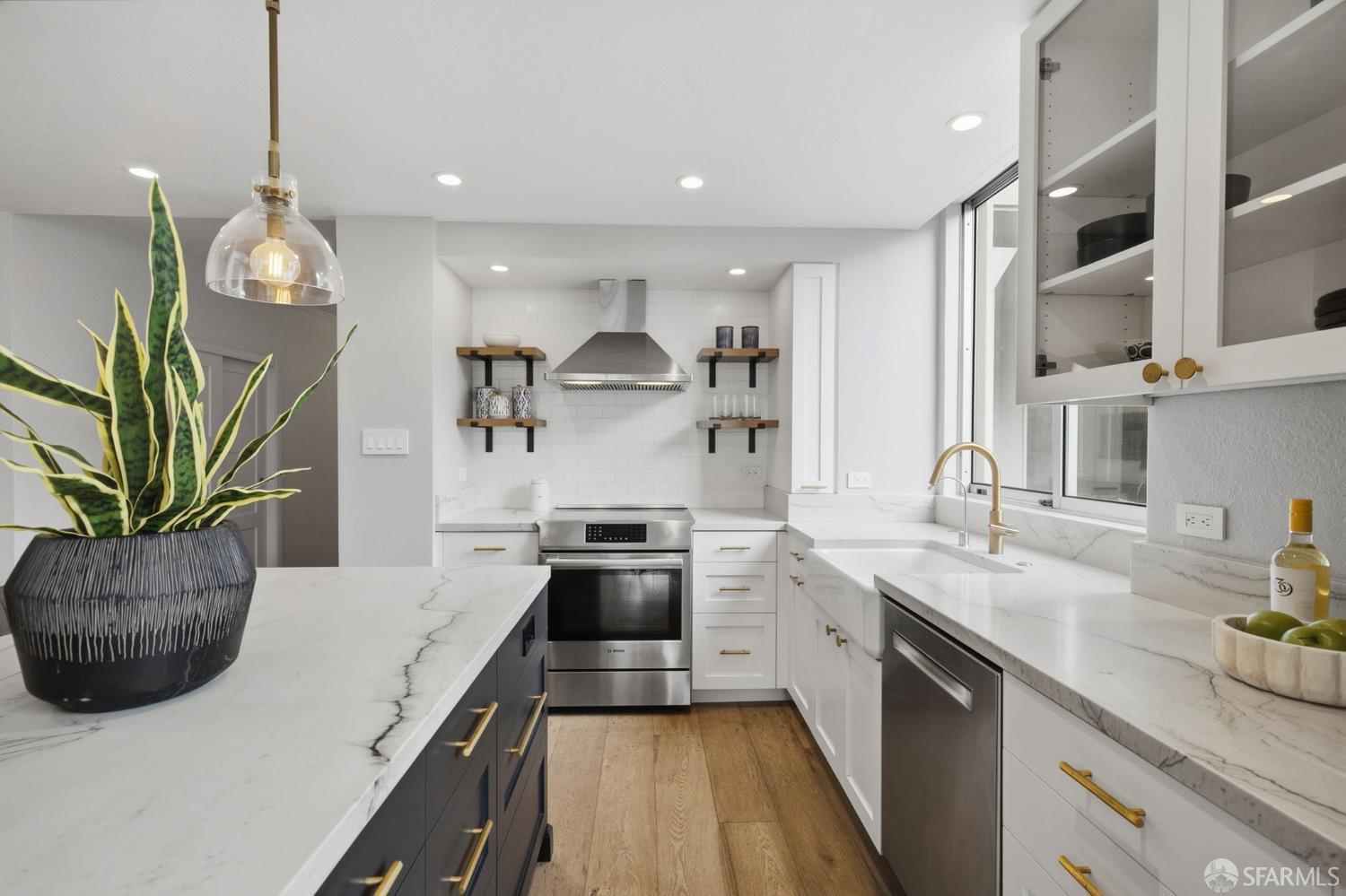 1835 Franklin Street # 402