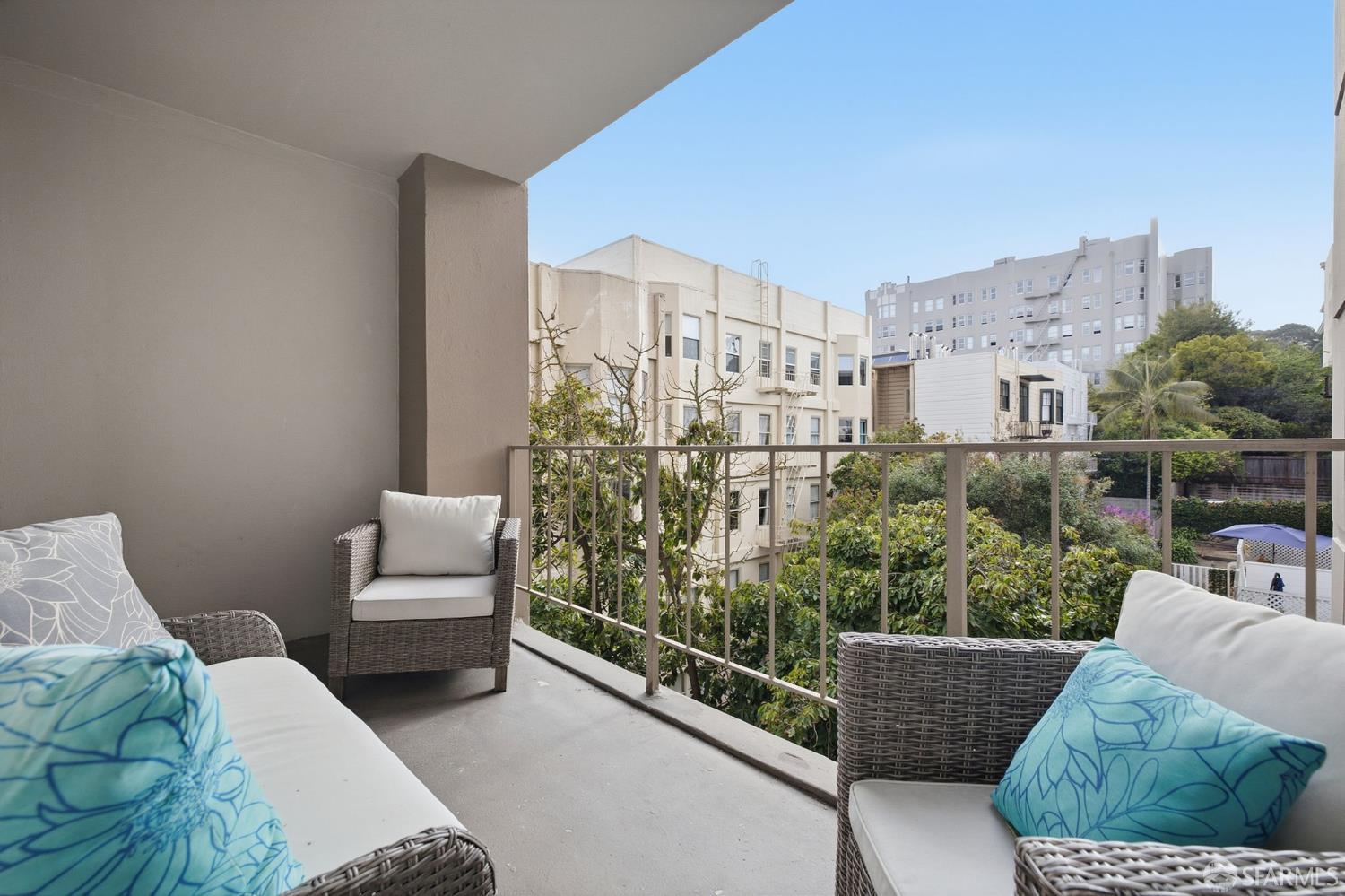 1835 Franklin Street # 402