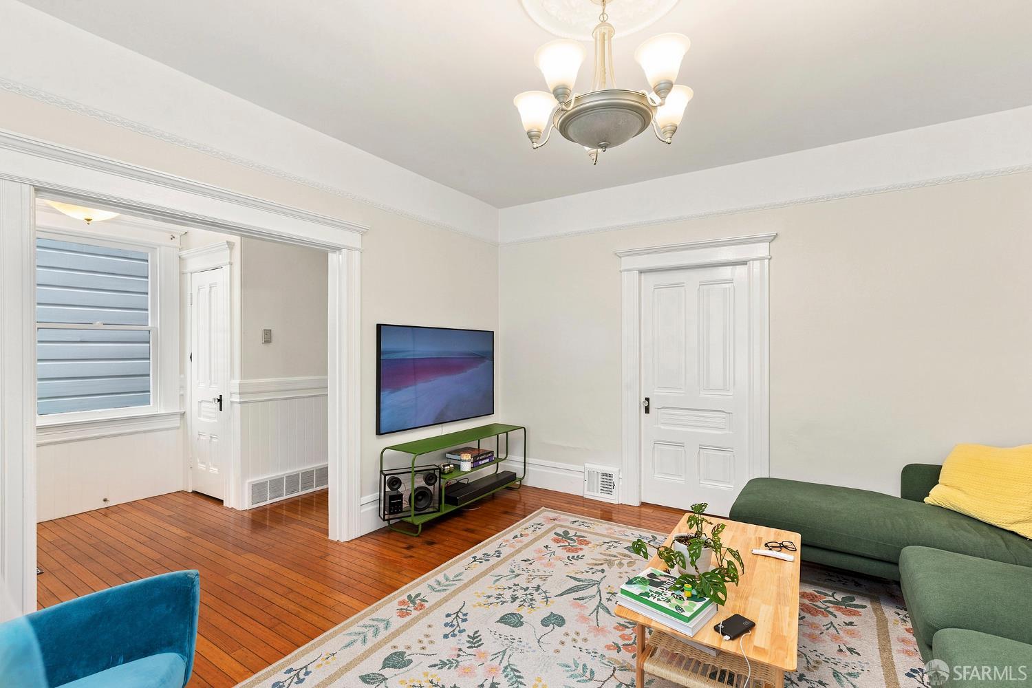 133-135A Saturn Street