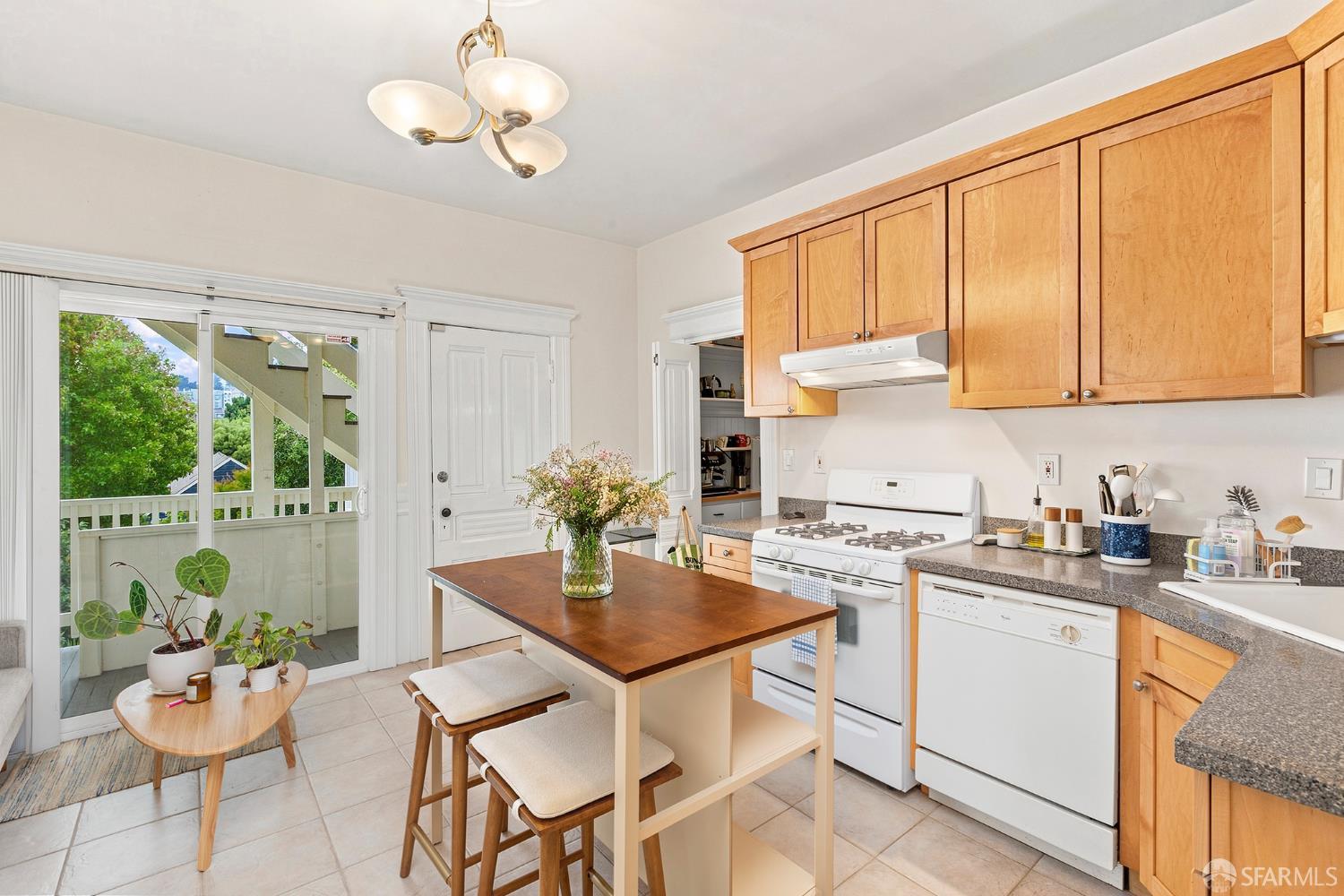 133-135A Saturn Street