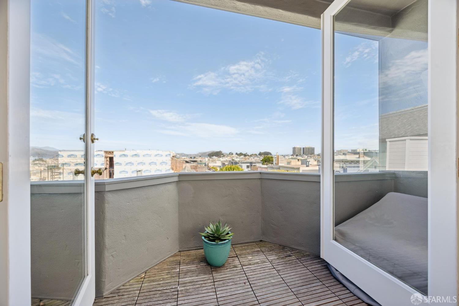 2801 Octavia Street # 4