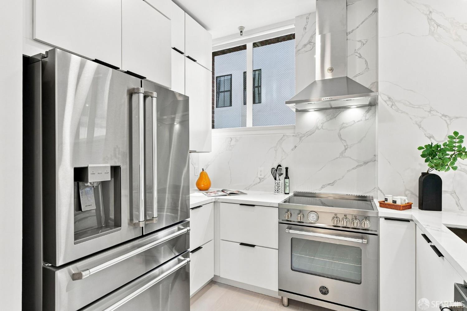 201 Sansome Street # 401