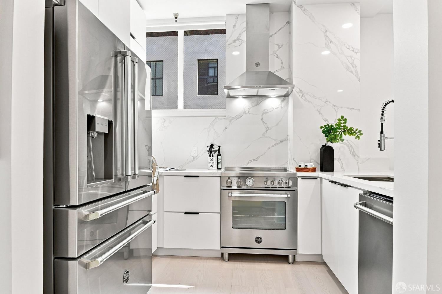 201 Sansome Street # 401