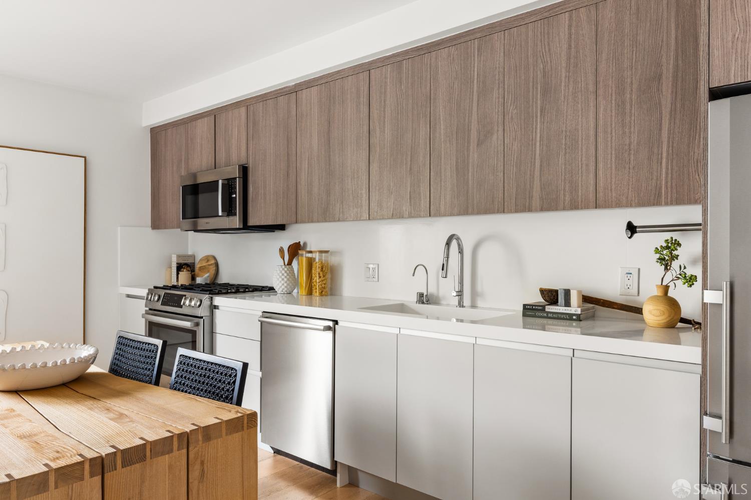 2747 San Pablo Avenue # 204
