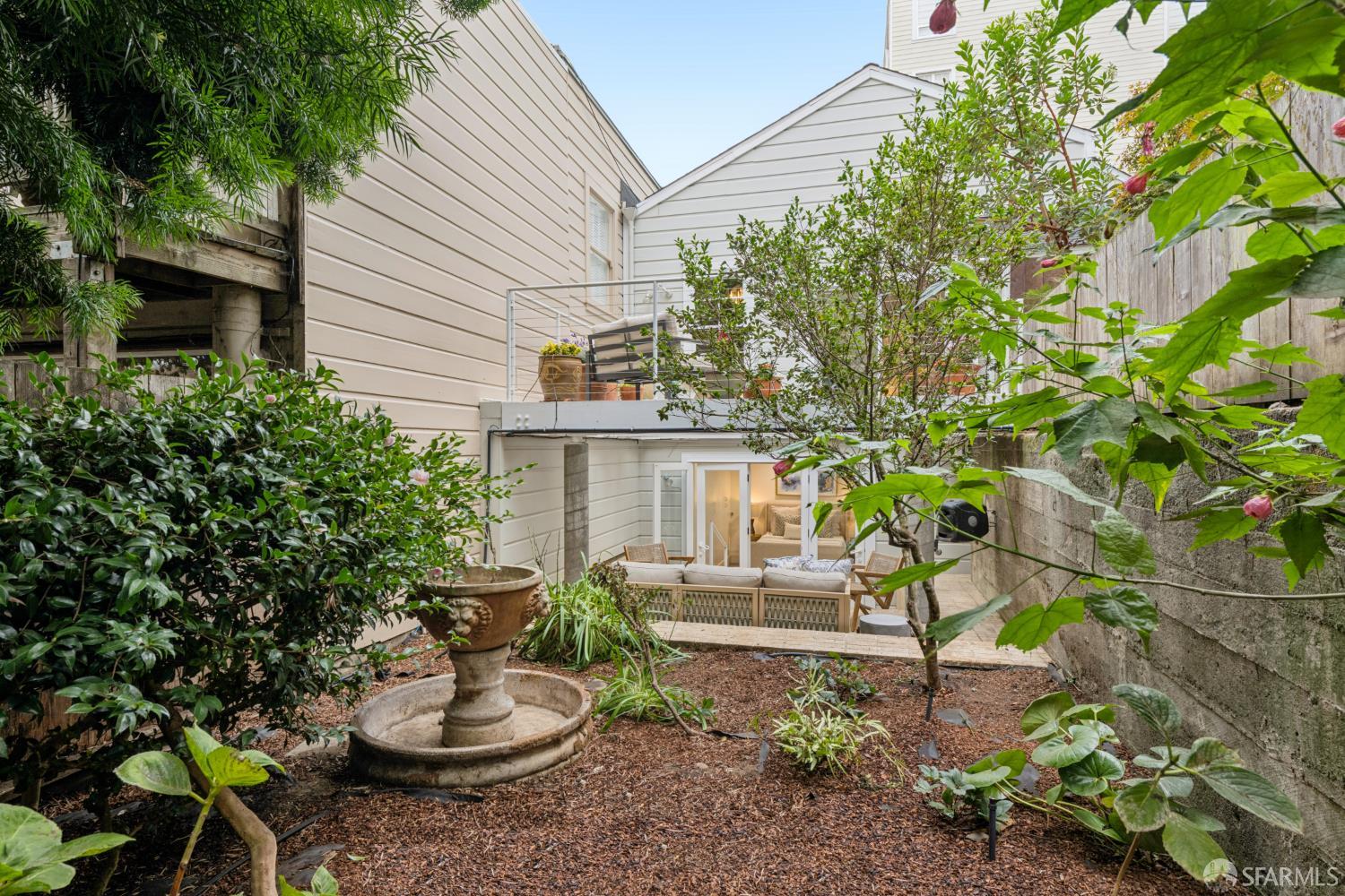 8 Charlton Court