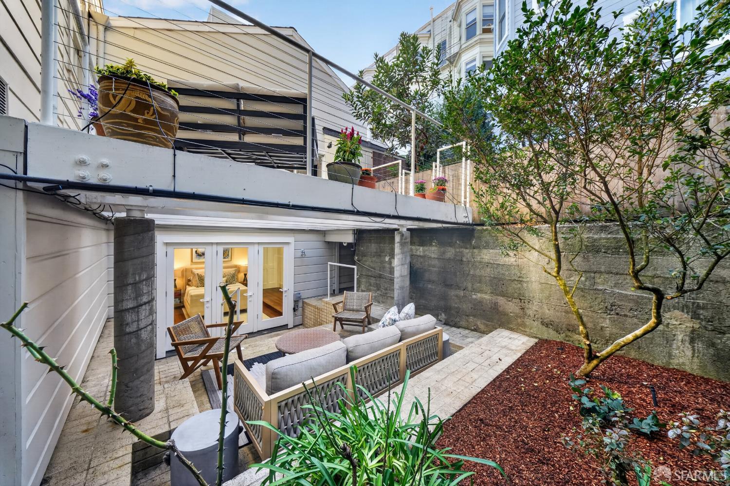8 Charlton Court