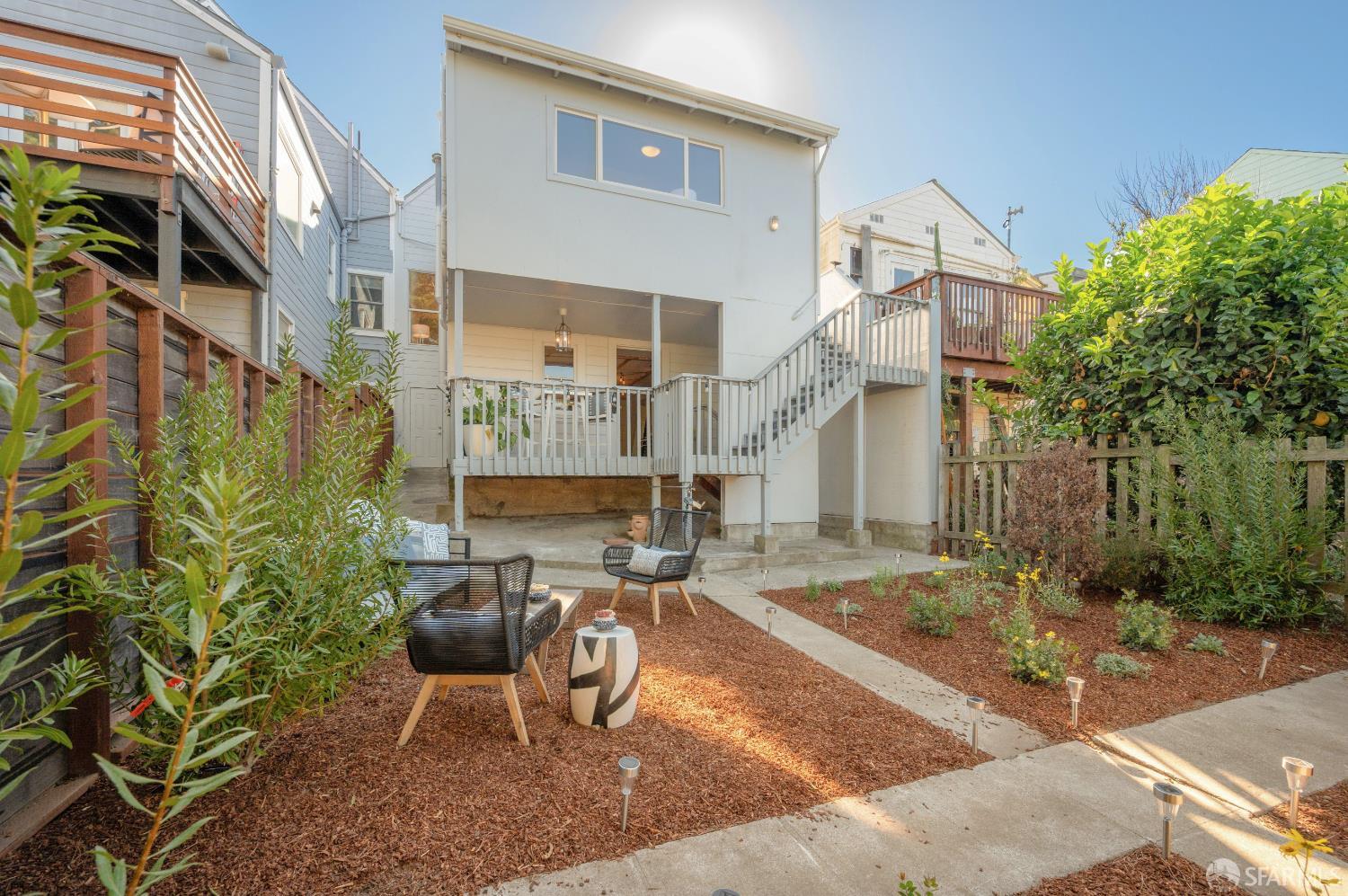 374 Coleridge Street