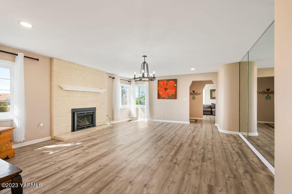 5203 Sunset Dr
