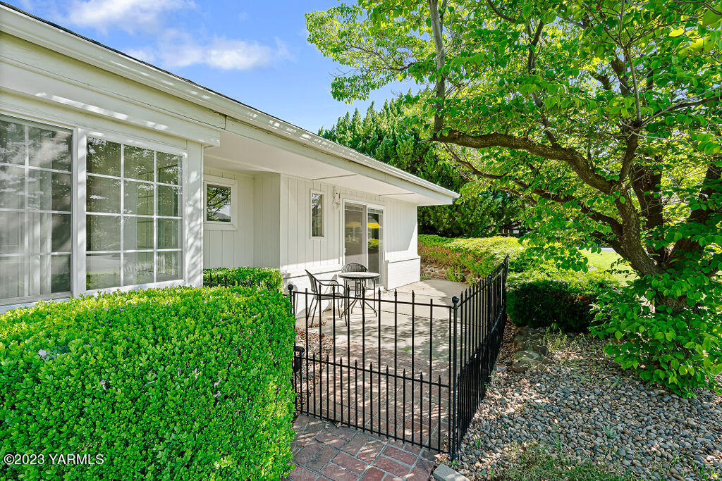 5203 Sunset Dr