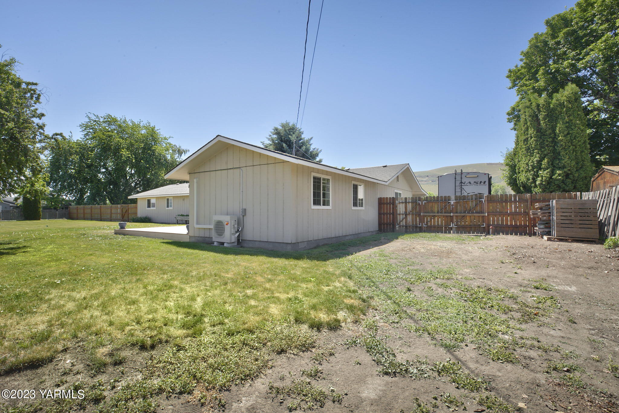 3403 W Meadow Ln