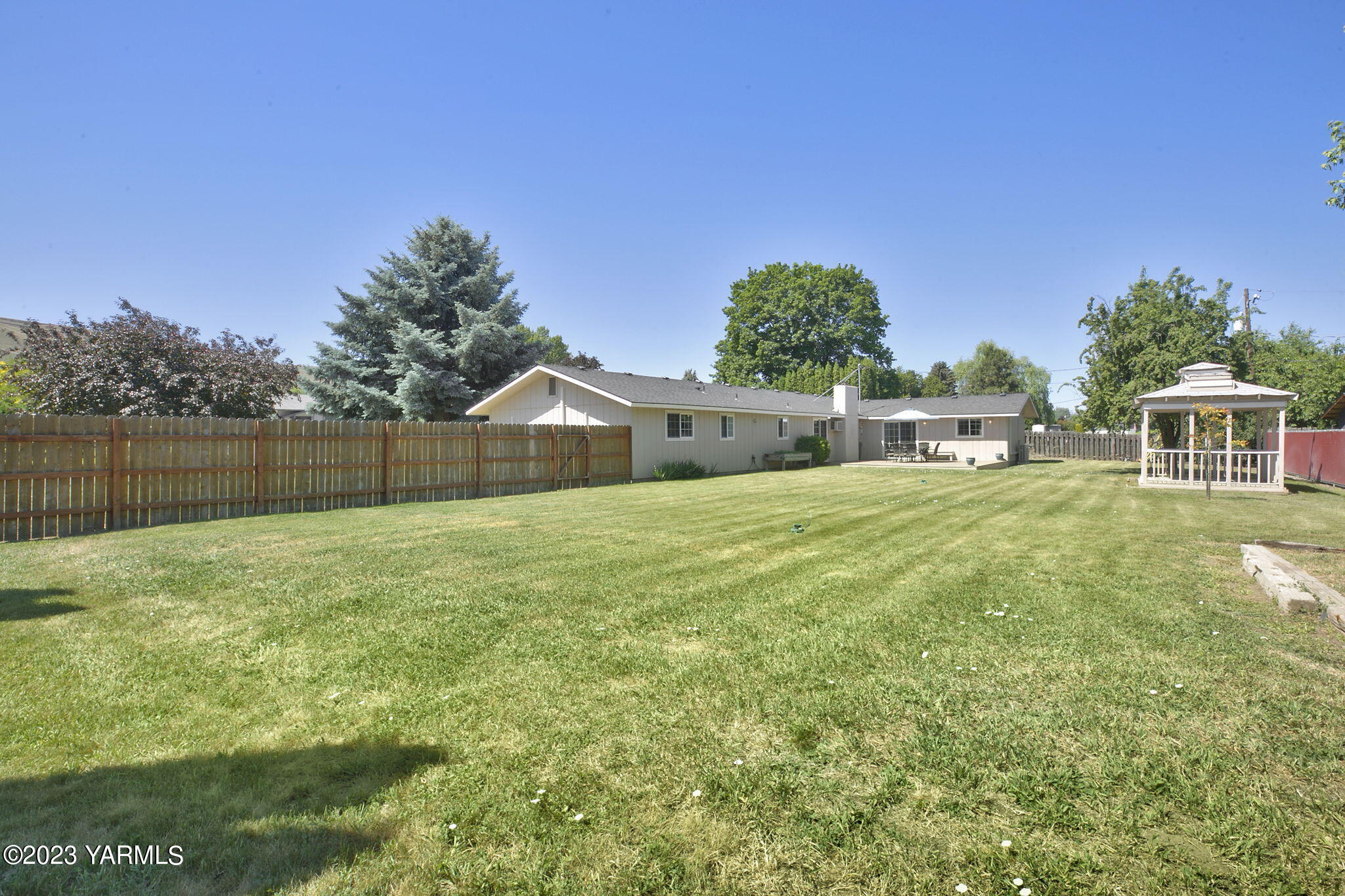 3403 W Meadow Ln