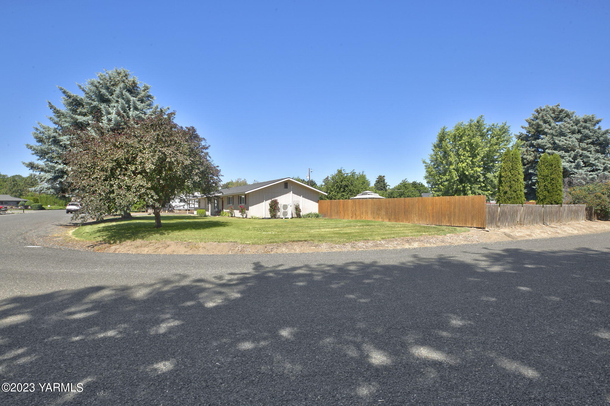 3403 W Meadow Ln