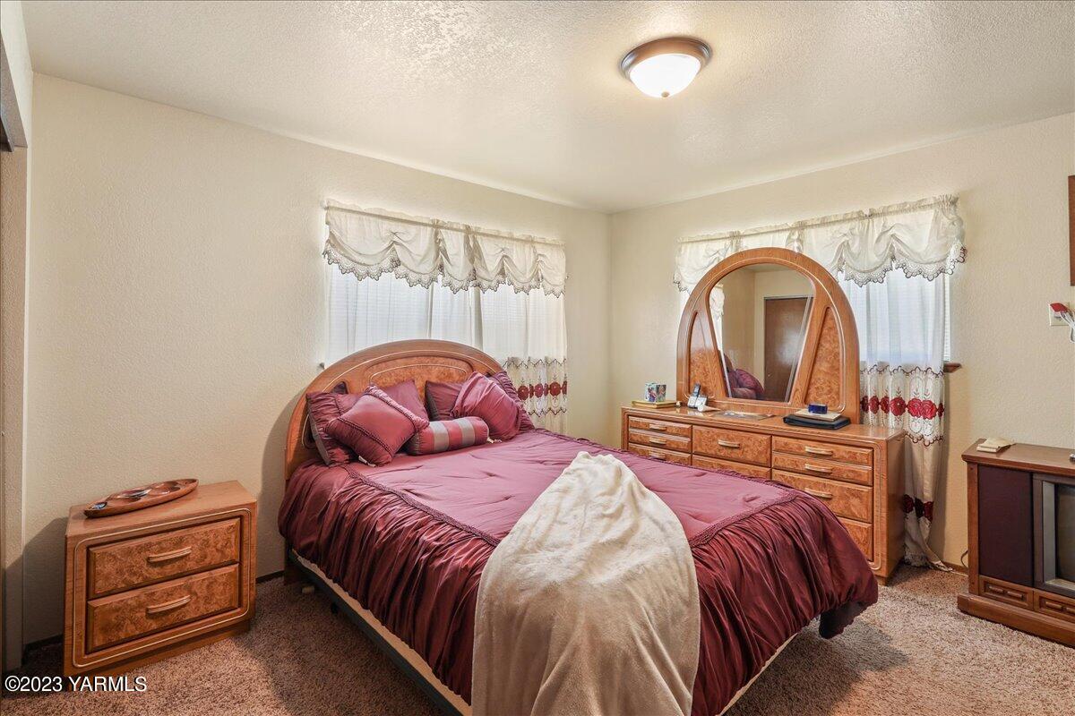 1104 S Landon Ave