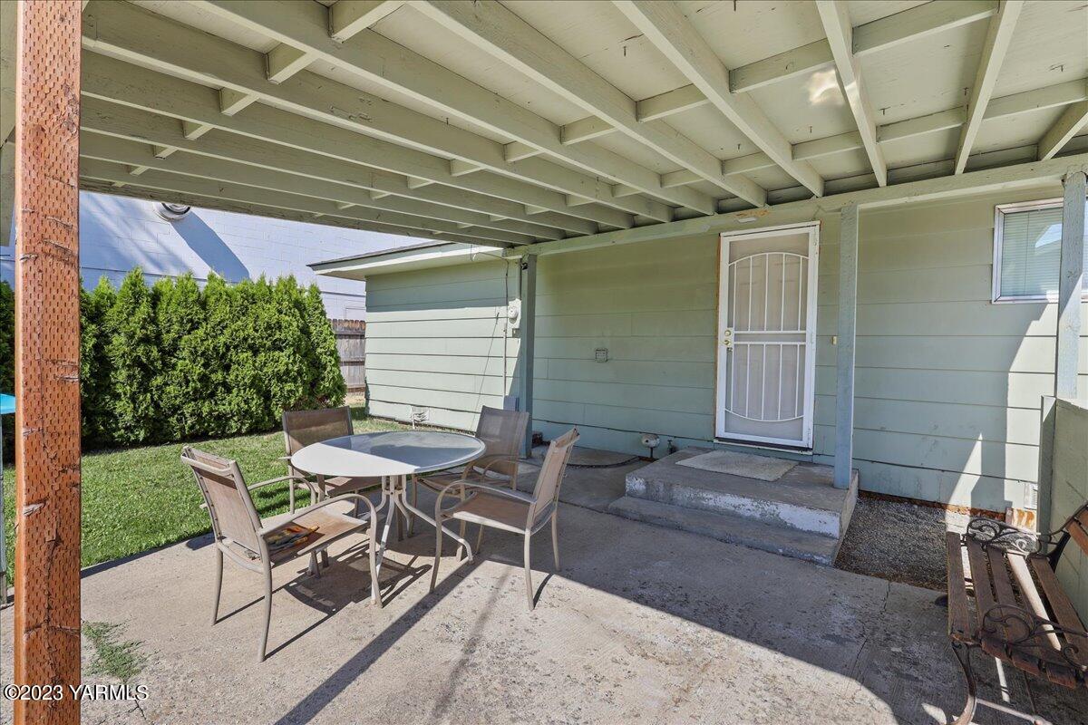 1104 S Landon Ave