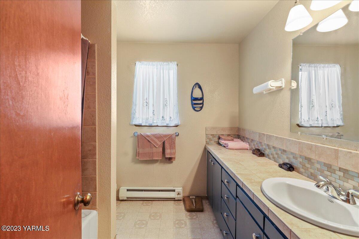 1104 S Landon Ave