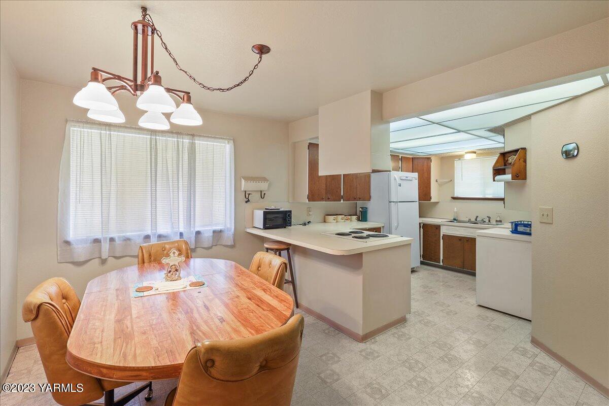 1104 S Landon Ave